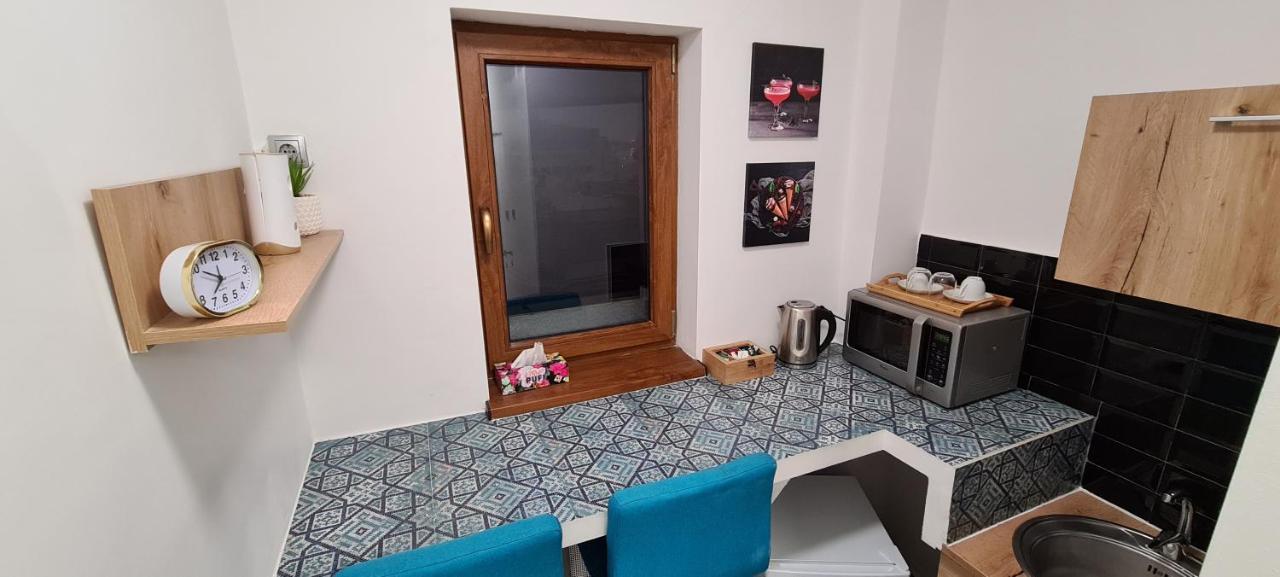 Central Arghezi University Square Apartment Bukares Bagian luar foto