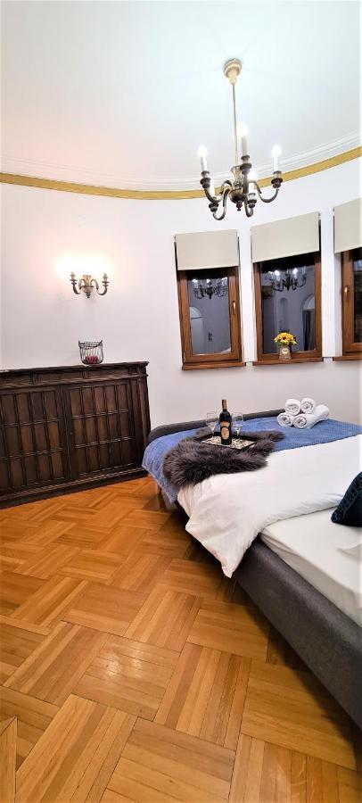 Central Arghezi University Square Apartment Bukares Bagian luar foto