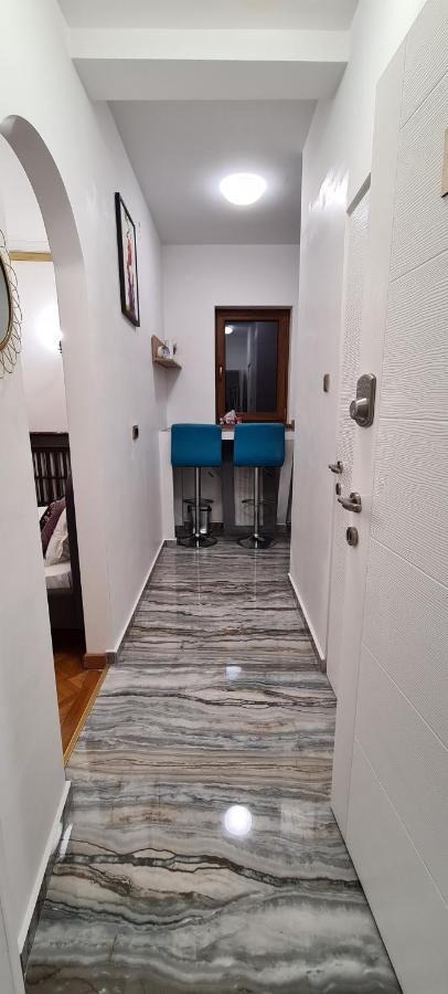 Central Arghezi University Square Apartment Bukares Bagian luar foto