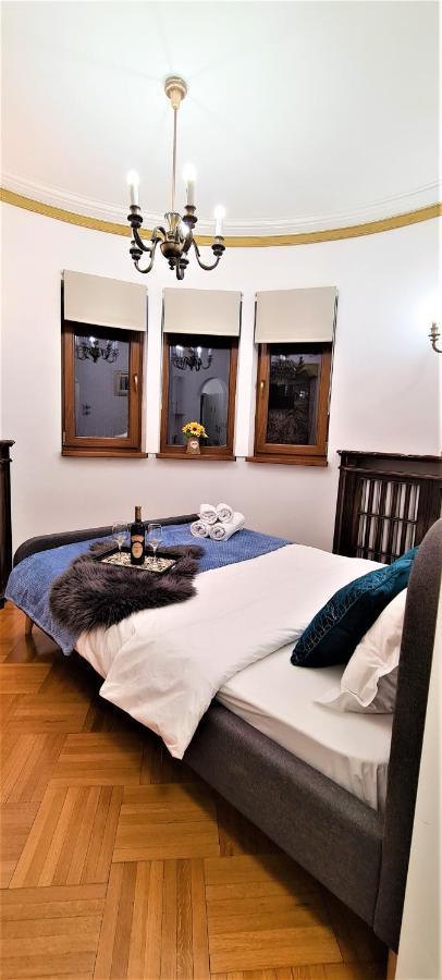 Central Arghezi University Square Apartment Bukares Bagian luar foto