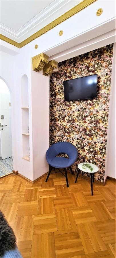 Central Arghezi University Square Apartment Bukares Bagian luar foto