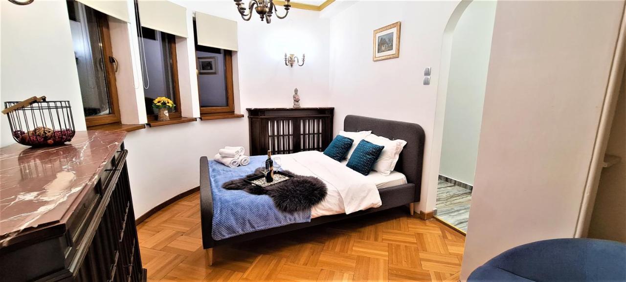 Central Arghezi University Square Apartment Bukares Bagian luar foto