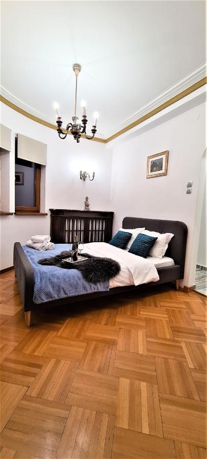 Central Arghezi University Square Apartment Bukares Bagian luar foto