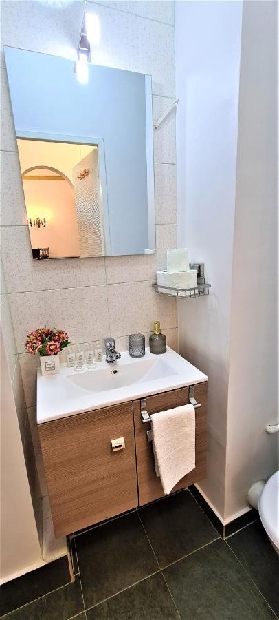 Central Arghezi University Square Apartment Bukares Bagian luar foto